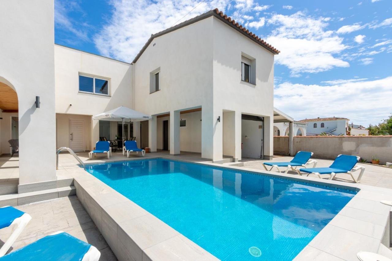 Goldhome - New House With Private Heated Pool, Parking, Wifi, Games Room Empuriabrava Extérieur photo